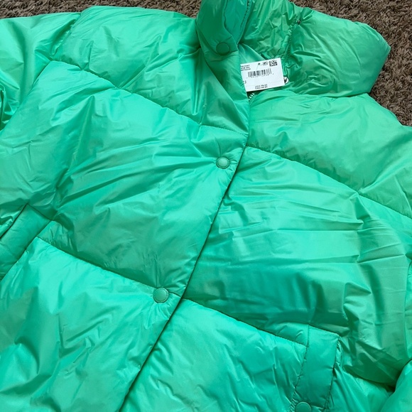 NWT American Eagle bright kelly green cropped puffer jacket size small - Picture 2 of 6